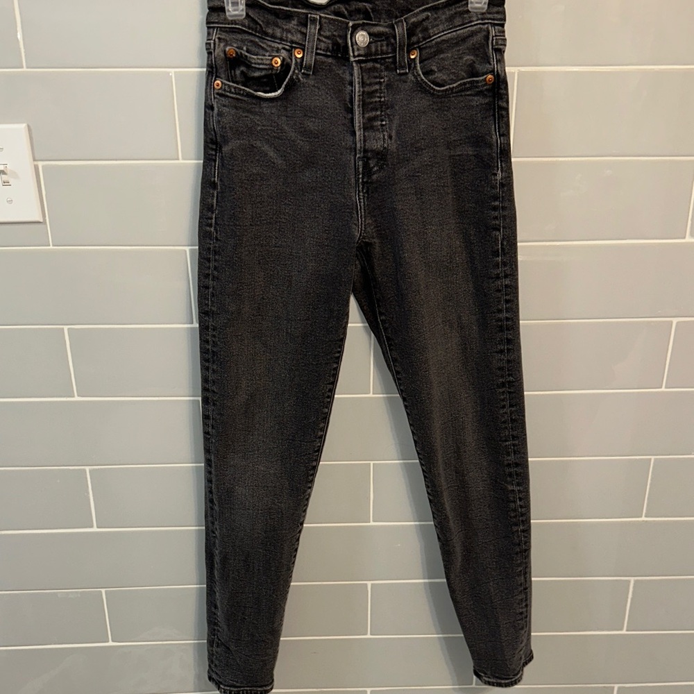 Levi’s High Rise Tapered Jeans